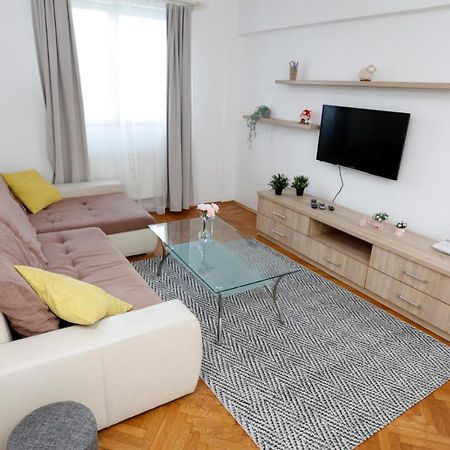 Rico'S 3 Bedroom City Center Apartment 부쿠레슈티 외부 사진