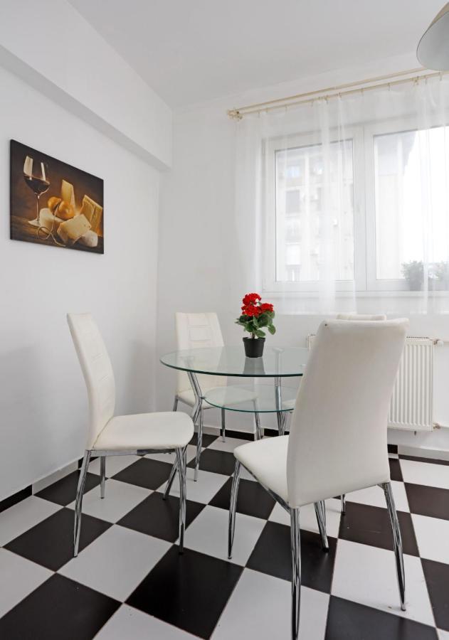 Rico'S 3 Bedroom City Center Apartment 부쿠레슈티 외부 사진